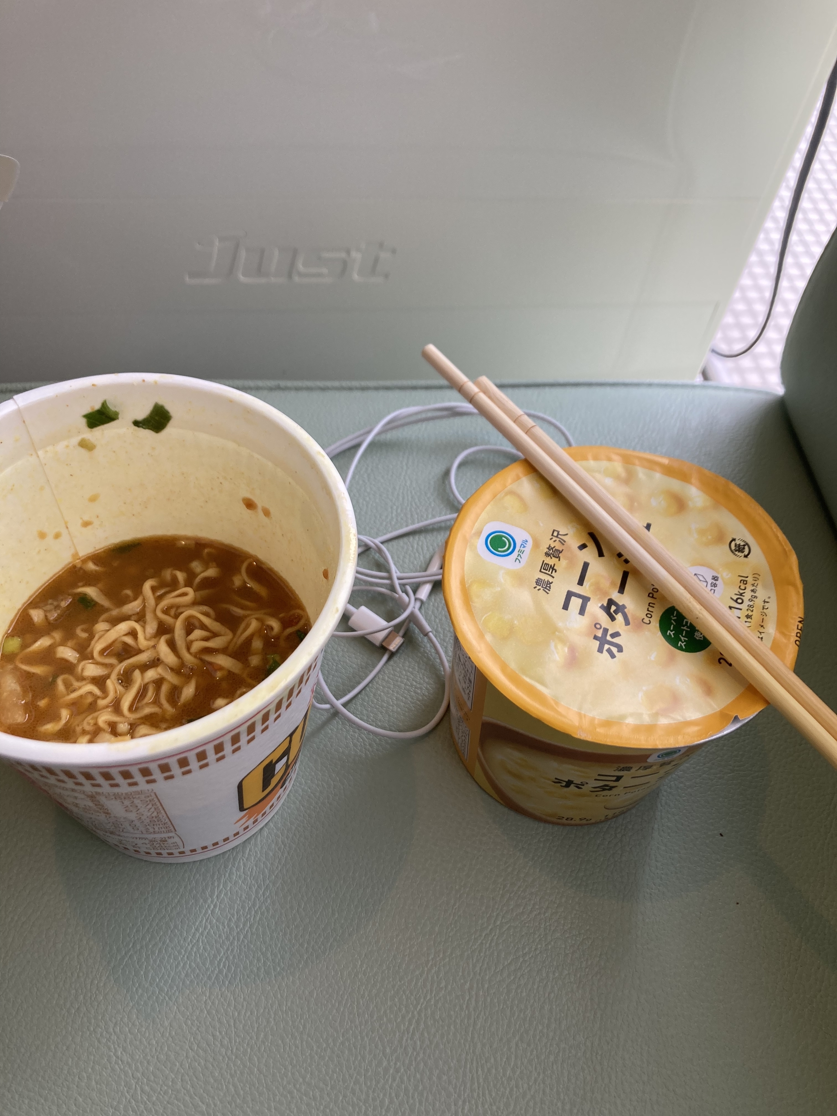 カレーヌードルとコーンポタージュ